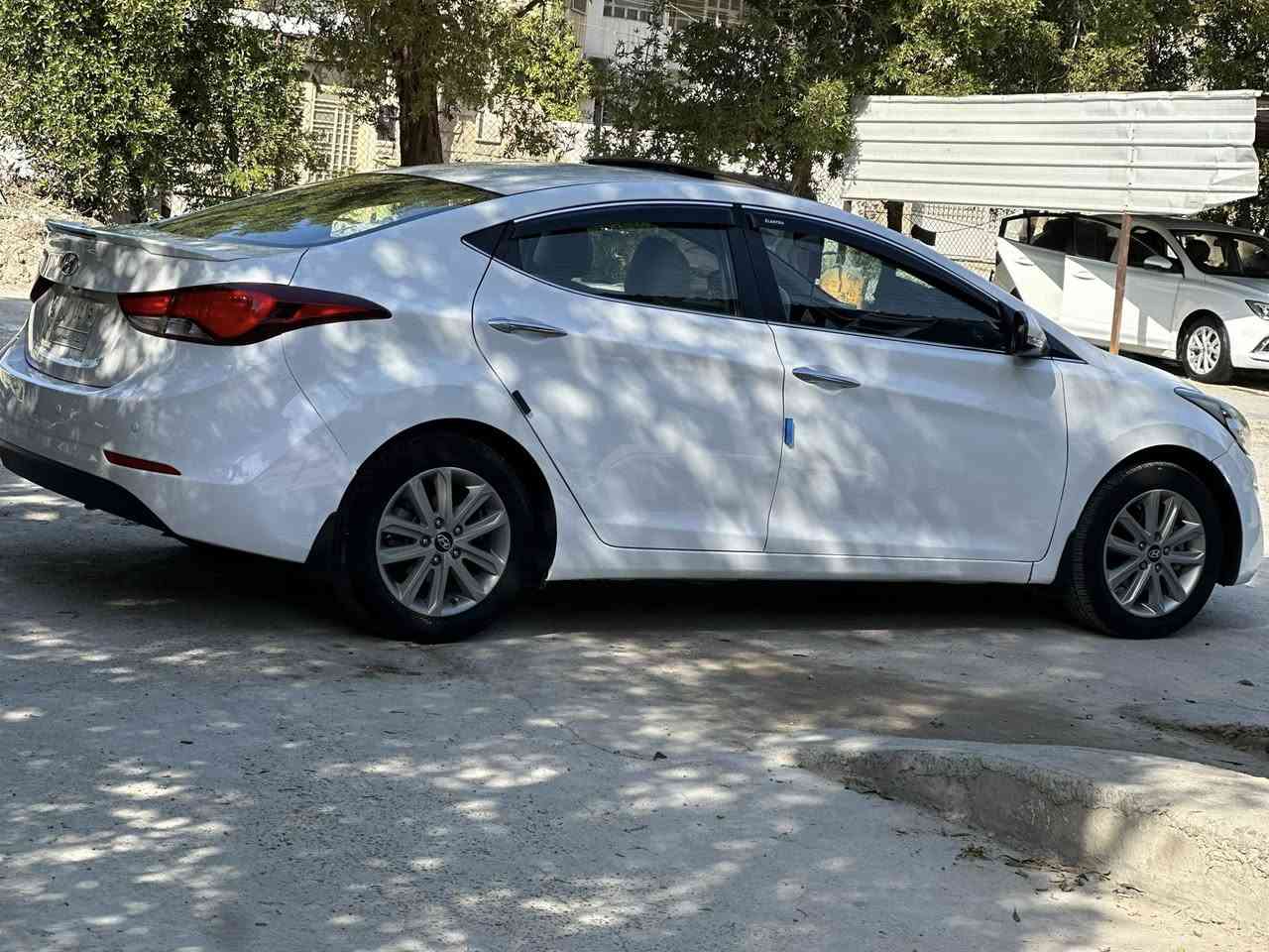 سلام عليكم  ***********
سعر ١٠٨$ مجال قليل / بغداد سيديه
النترا ٢٠١٥ خليجيه محرك ١٨٠٠ دوش ماشيه ٢٤٠ الف فتحت سقف شاشه كامره حساسات قطعتين تبريد اشاير بلمري مري شفط نظام ايكو وباقي المواصفات المذكوره تبريد ثلج صدر خلفي امامي جديد سياره عليها ادامه بيها تلث قطع صبغ بدون دواخل صور سونار بلمنشور
