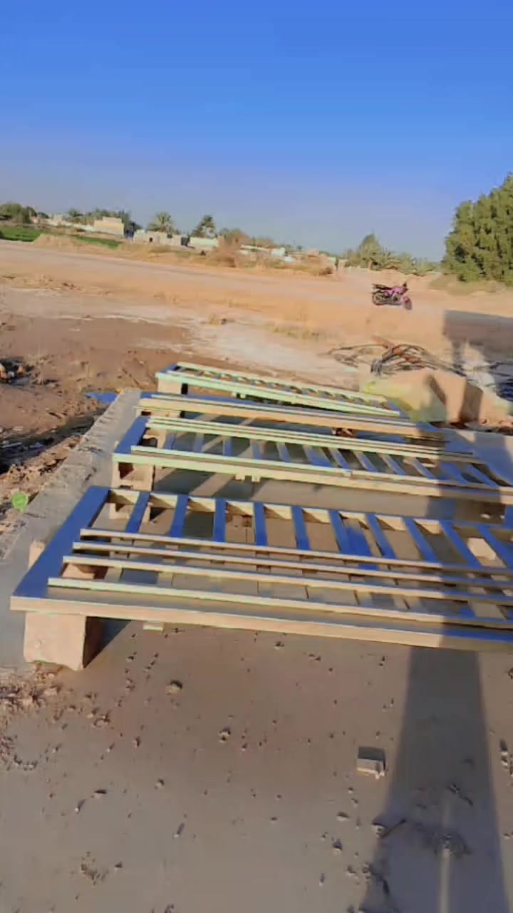 السلام عليكم صبغ كافة أنواع الشبابيك والئبواب  وب انسب السعار قضاء النعمانيه ***********
