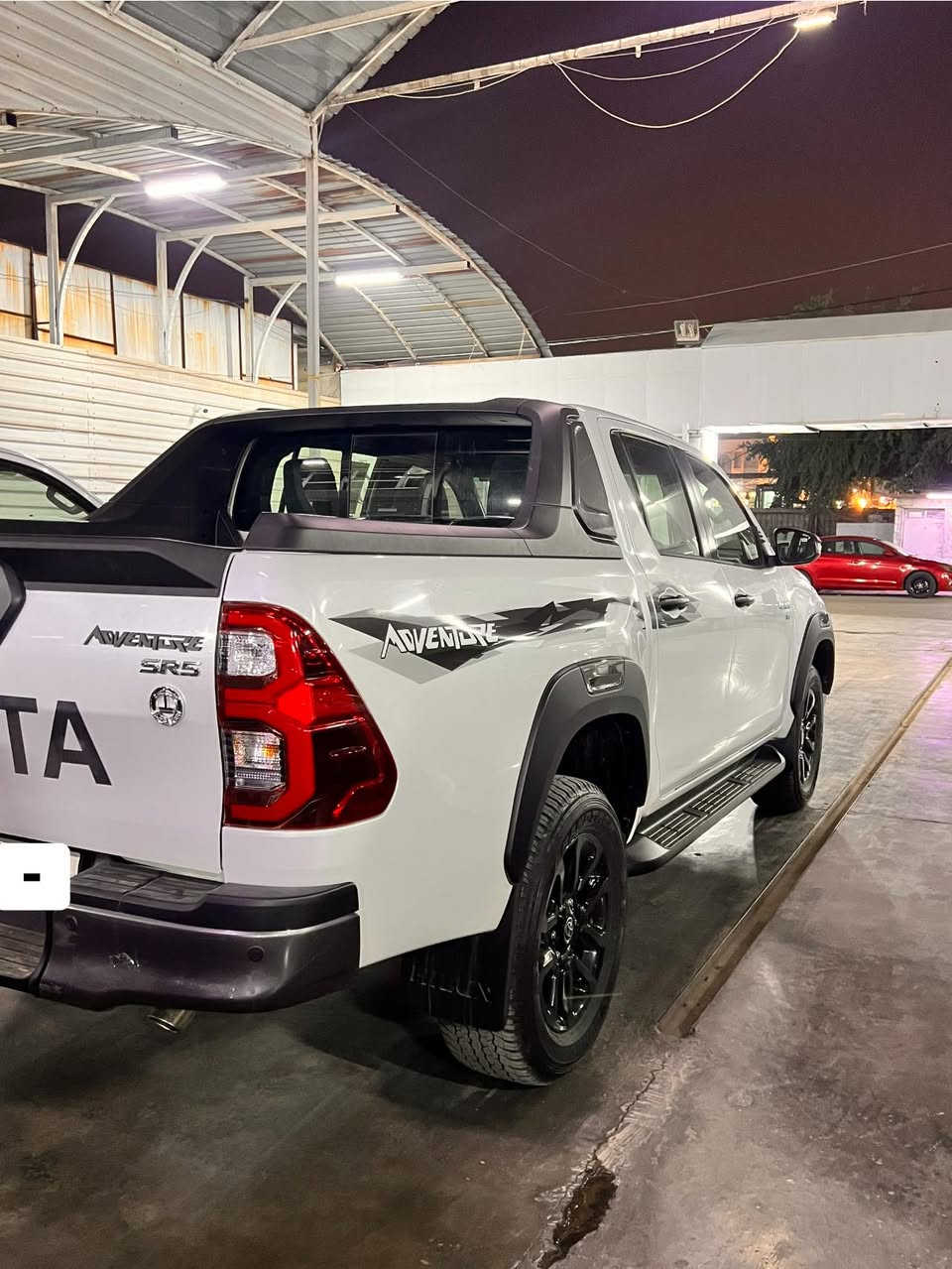 السلام عليكم 
تيوتا هايلوكس افنجر 2024  سعودي شاحن وايرلس ومنفاخ السيارة جديدة جديدة بمعنى الكلمه ومدوشمة وكامله حتى البدي مغلف مكفولة كفالة عامة بيها شخط صغير وما مبين اصلاً ماشية ٢٢ الف مكاني بغداد البياع
سعرها : 405$ بيها مجال كلش بسيط 
***********
