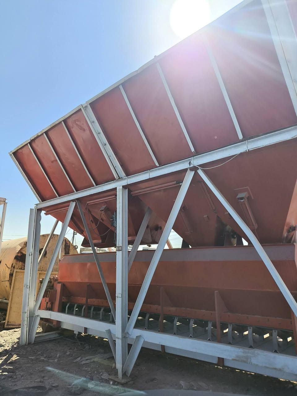 معمل كونكريت للبيع مع سايلو عداد 2 120طن ميزان سمنت 5طن تانكي ماء 36 لتر معمل كامل الاتصال ***********
