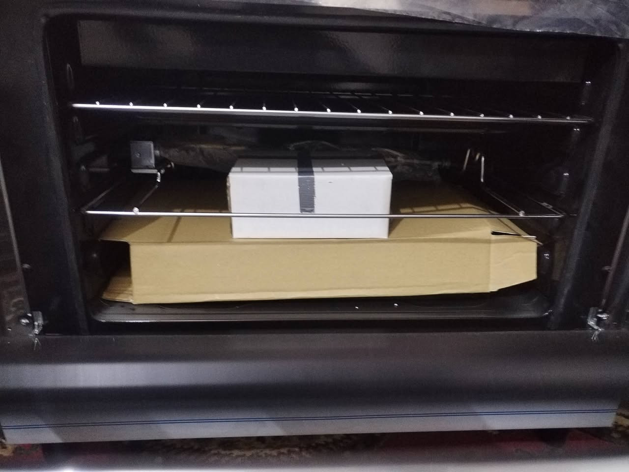 سلام عليكم طباخ جديد للبيع مامستعمل ابد
مكان حله السعر 500  وبي مجال قليل  اتصل ***********
