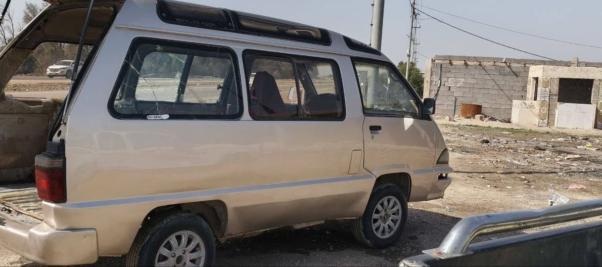 تيوتا فان موديل 89
رقم الانكليزي الجديد ميسان

مكينه وكير ونجي 6

محرك بيه خيط بخار جديد بدون تنقيص 

كير مكفول حاويه صار شهرين شاده 

حداديه وصدر جديد 

تخم تاير جديد باتري جديد 
لايت سكن اشاير كلها شغاله 

‏‪***********‬‏ اتصال 

*********** واتساب 

ذي قار قضاء الفجر
