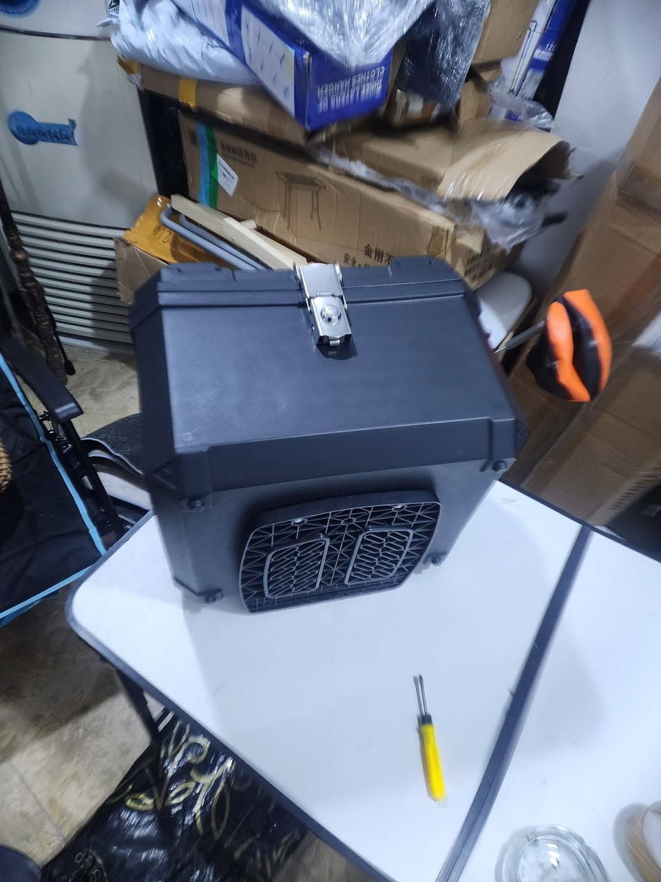 جنطه او صندوق دراجه بلاستك قياس عرض ٤٤ ارتفاع ٣٣ نزال ٣٧كلش ضخم رقمي *********** عنواني بغداد
