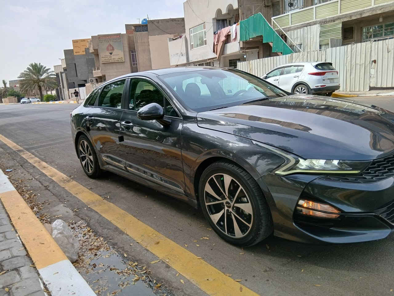 السلام عليكم K5موديل 2021وارد امريكي حادث3قطع صبغ بدون داخل السياره جديد وجاهزه مكينه وحداديه وكير وصدر وتخم تاير مكفولات  السياره فول ماعده الفتحه حساسات امامي وخلفي رادرات  ماشيه100الف العنوان بغداد رقم هاتف *********** السعر115وبي مجال شي بسيط

