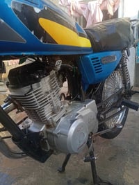 دراجه يرانيه  للبيع شغاله مابيه اي شي  أوراق بيه  السعر  300 وبيه مجال...