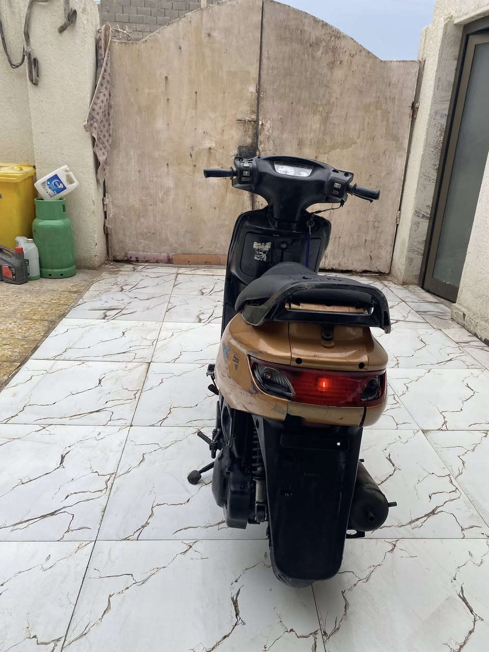 السلام عليكم دراجه فراشه للبيع محرك ناعم يخبل كهربائية كلهن يشتغلن سلف هندر اشاير بكلايت عينه فقط الايت الكدام مايشتغل الدراجه مامفتوحه محركها حلوه ناعم لانضوح لاتنفيص لاتبخير الدراجه حلوه مرتبه مشيها حلوه كفرها بلادي عنواني بصره ابو الخصيب السعر ٢٥٠ وبيها مجال هاذ رقمي ***********
