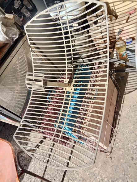 نانو عدد اربعة اثنين حديث واثنين قديم واحد من الحديثات جديد ممشتغل باالكارتون بغداد  شارع فلسطين رقم ***********
