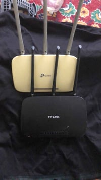 راوترات مستعمله شي بسيط الله شاهد نضيفات كلش بس المئجر عنده راوترات فش...