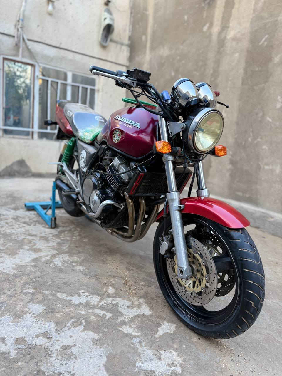 دراجه سبي فور400 16والف اوراق  كمركها متفوع  مكفوله كفاله عامه  دراجه مال جناي مرتبه كلش  مزوده رياضي صالنصه رياضي  ستيرن رياضي  تايرات تخم جدد معدل شرط 180 وتعبر كلشي شغال بيه كهرباياته كامله فصله نار شرط  حبايب جاهزه عل اخير نكره بكل وقت نضافته كدامك صور تحكم وبعد أحله من صوره دراجة مال جناي السعر مليون و600
مكان دراجه بابل ‏‪***********‬‏الشراي يتصل
