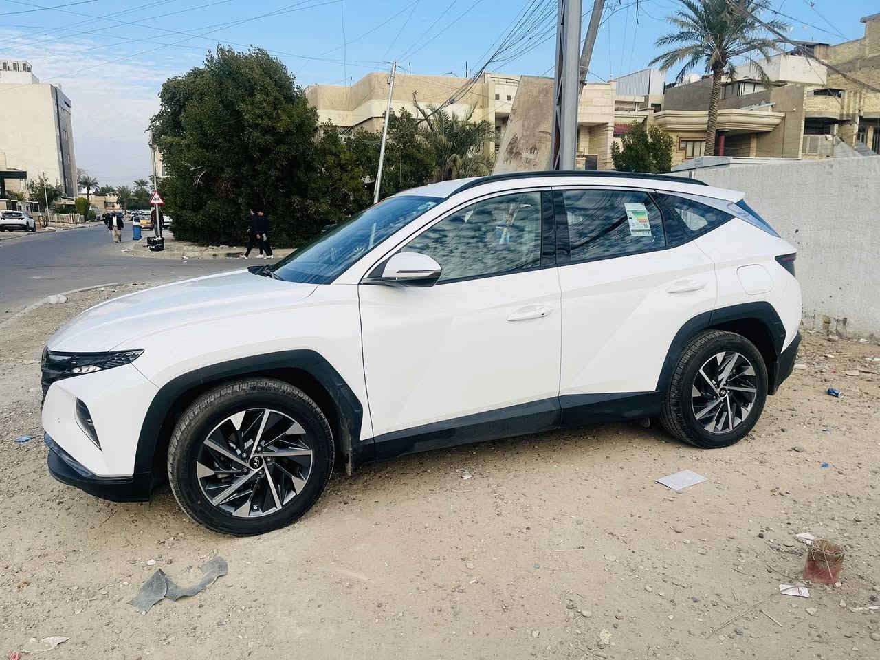 السلام وعليكم
توسان موديل 2023
مكفولة عدا بارد كد اصبع باب السايق
فول عده الفتحه داخل اسود 
السعر:210وبيه مجال بسيط
المكان:شارع فلسطين 
***********
