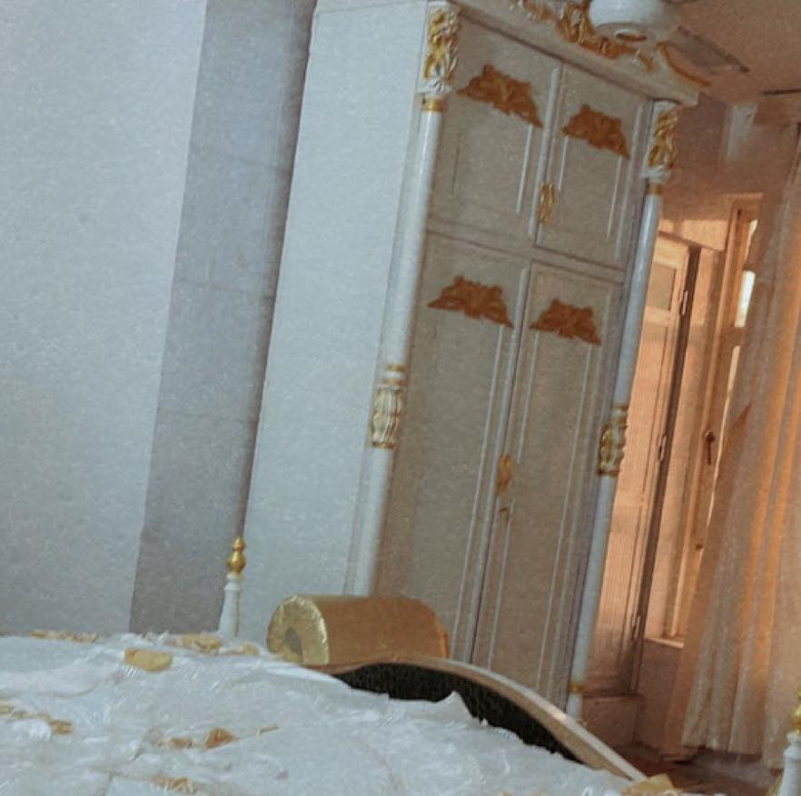 غرفة عراقيه ضخمة مابيها ضرر سعرها ٣ مليون ونص العمدان البتصميمها من مصر هاي صورها سعر البيع مليون ونص قفل مكان بغداد البلديات للاستفسار ***********
