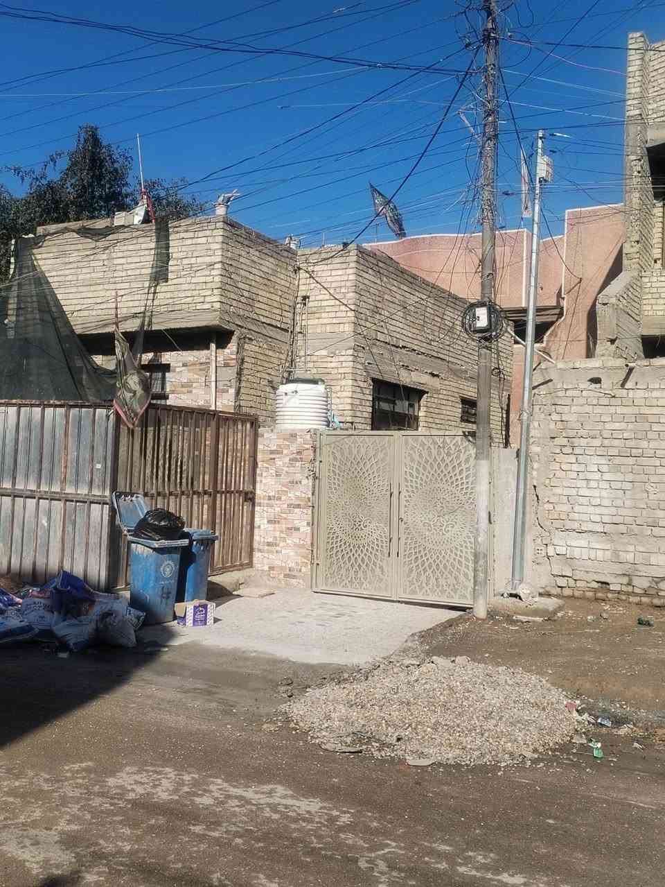 دار للبيع في منطقة العبيدي شارع المختار قريب علئ مركز نصير الشمري للموبايل
الشارع الرئيسي
المساحه ٢٤٠ متر
يحتوي علئ استقبال وثلاث غرف الطابق الأرضي الطابق الثاني ٤ غرف مع ملحقاته
ويحتوي علئ مضيف امامي يصلح مشتمل
***********
الاتصال فقط على الهاتف لان اني مكلف بالنشر
