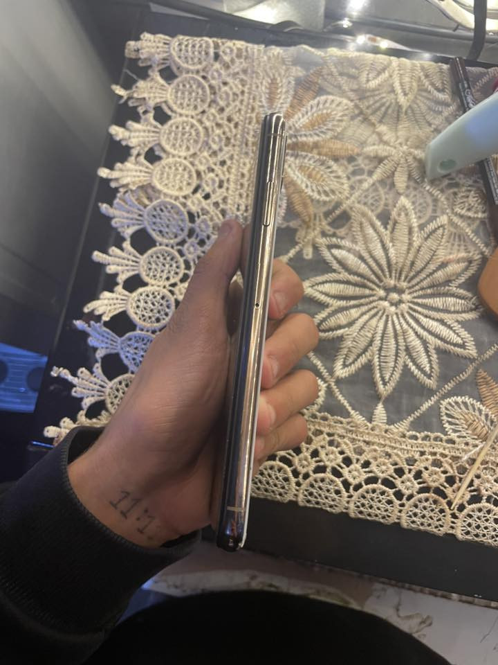 آيفون اكس إس ماكس ذ256 مبدل ضهر فقط بطاريه62 متصرف بلاديه سعر250 بي مجال بغداد ***********
