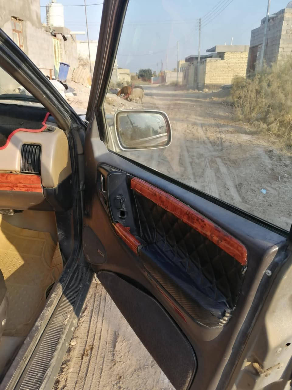 سلام عليكم خوان جيب شيركي مديل 96 محور فيفيتي 2500 مصبوغ جامليه لا خياس ولا معجون ولا ضربه مكفول رقم نينوى مشروع وطني عندي بيه وكاله عامه السعر 45 ورقه بيه مجال العنوان ذي قار الشطره رقم تلفون ***********
