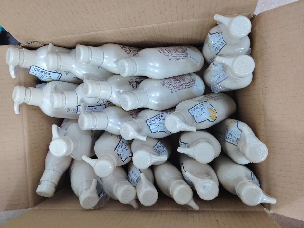 السلام عليكم شلعة عناية 70 قطعة مع عدسات 23 قطعة مع شامبو ساكوارا الياباني 25 قطعة مع هدية باروكات العدد 10 قطع للبيع شلع


**إذا كنت صاحب هذا الإعلان وتريد حذفه لأي سبب، رجاءا أرسل رسالة إلى الدعم الفني**