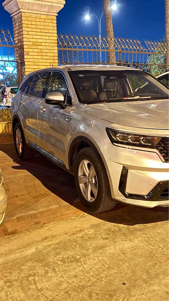 السلام عليكم كيا سورنتو وارد امريكي 
4سلندر 2500 فئة lx  حادثها البنيد مصبوغ وشوية من الجاملغ بدون دواخل 7راكبً رادارات تحكم ستيرن 
كامرا توقف ذاتي  
*********** بغداد, العراق
