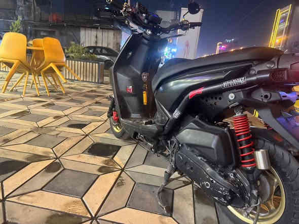 السلام عليكم سكنس جبلي الدراجه مصارلها هواي نازله من الرمبه 
عليه تزويد خارجي من بره 

شرط كله ختم واحد كفرات جنطه دوسه كله ويه المكينه

محرك اصل 58 ونص مناك جايه معدله 

جاملغ امامي كاربون فايبر اصل 

بك لايت ليد

فلاوين رياضي 

شرط دراجه تفتر بيك بيها مكينه اقلاع 😂
 
ونصبتها كلش حلوه 
دراجه نكره بكل وقت وجديده ماكو أخته وبلعافيه عل مشتري 

 
عليها زوج كلاجات كوسو مناك 
 

0773 661 3695  
عنوان بغداد الحريه
ميعجبك السعر اعبر المنشور 
السعر🌞

 مليون 350
