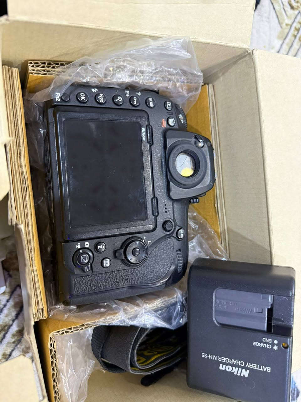 نيكون 850 نظيفه جدا
الشتر 134034

سعر البدي مع العدسه مليون و 950 وبيه مجال

كارتون ملحقاتها الاصليه 
مكاني بابل أو موجود توصيل 
***********
