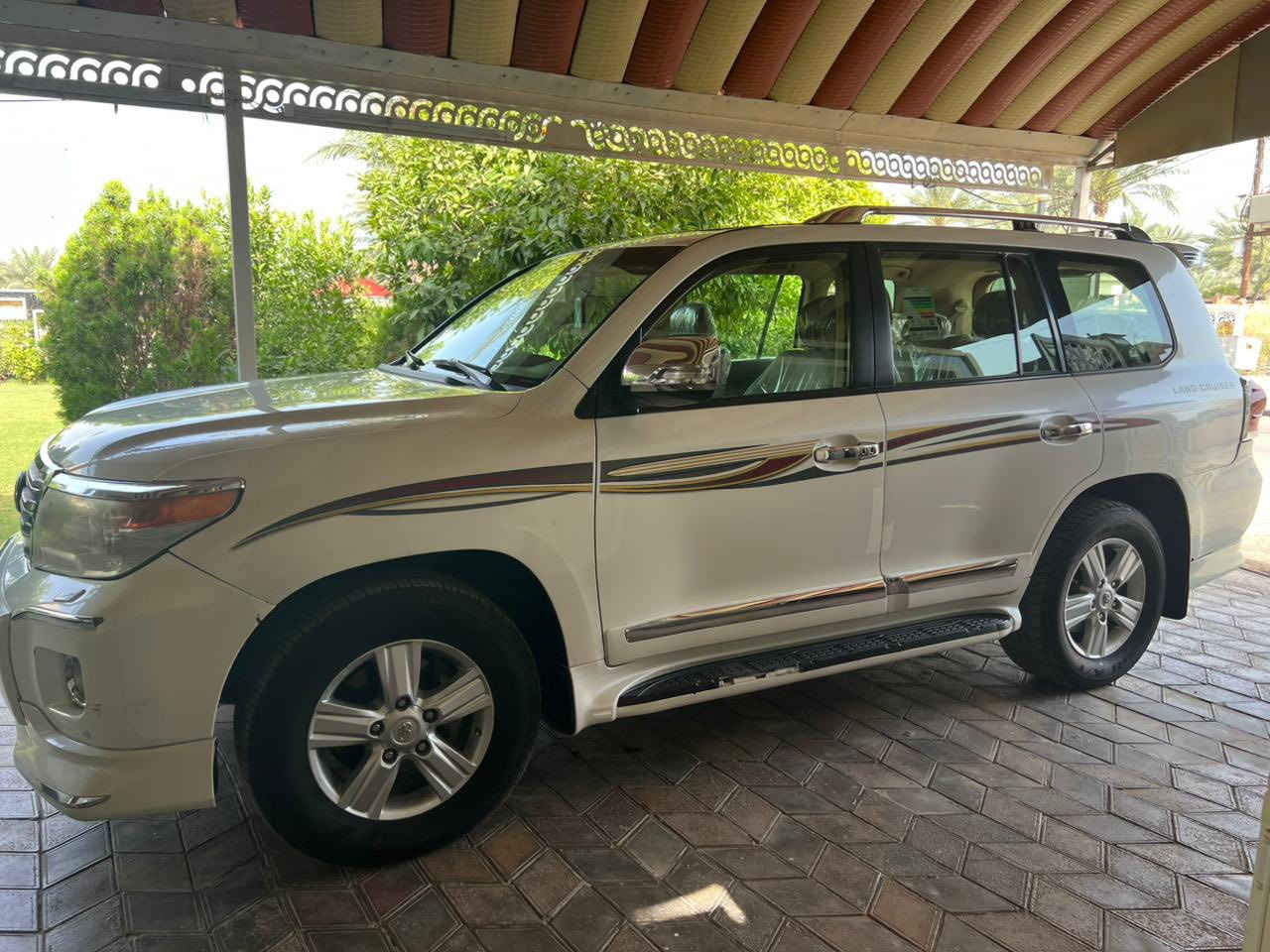 السلام وعليكم
لاندكروز  موديل. ٢٠١٢ -٦سلندر
سياره كامله كما موضح بالسونار. مرفق مع الصور 
السعر.  ٣٣٥ . ورقه. وبيها مجال يعني ٣ 
شدات و ٣٥ ورقه.  
الاتصال والاستفسار.  
***********
