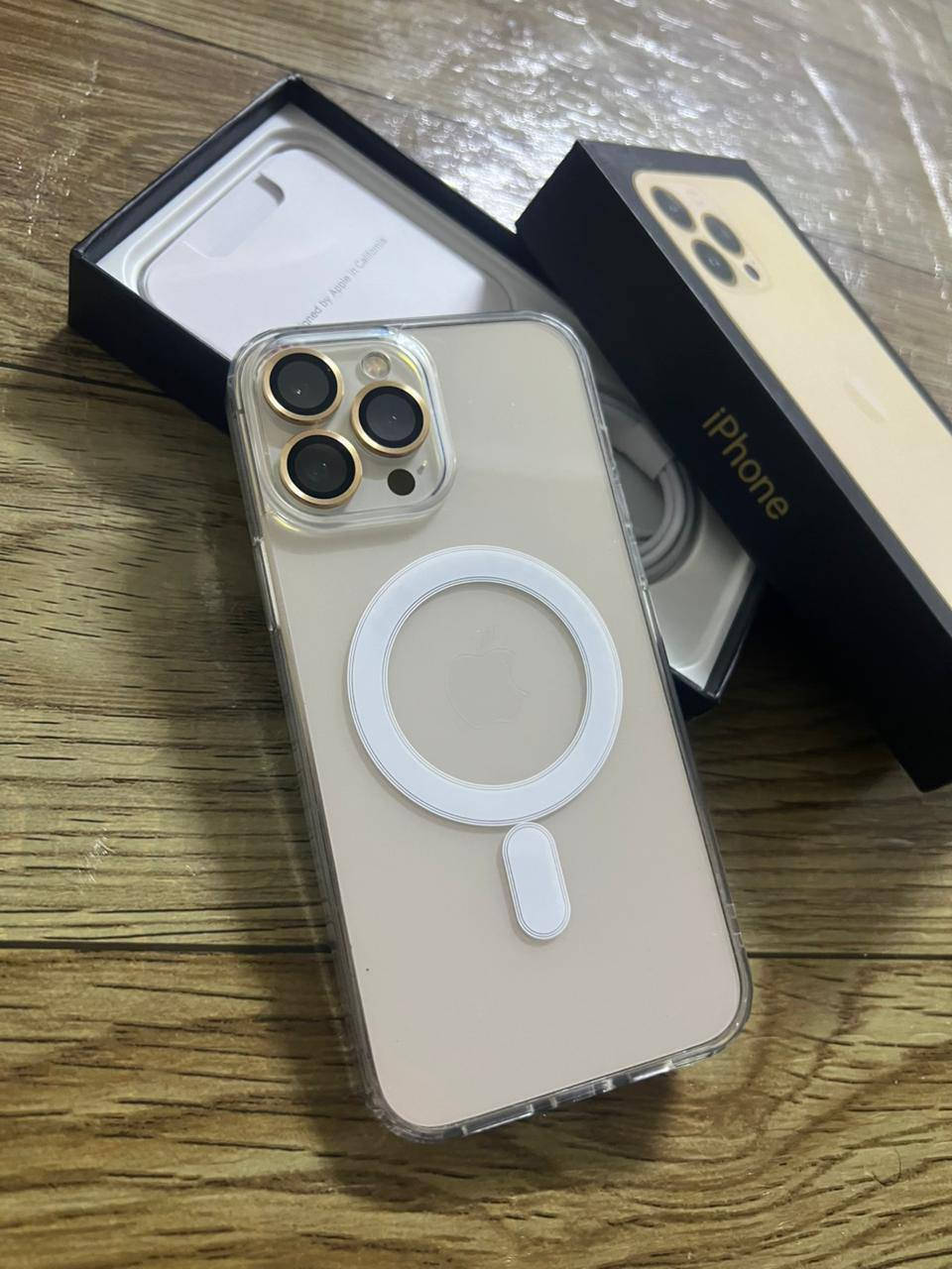 السلام عليكم 13 برو ماكس (( شرق اوسط ماستر ))  لون ذهبي مميز كامل ملحقاته مستبدل شاشه وبطاريه فقطط البطاريه مال تفصيخ من جهاز ثاني والشاشه اقوى نوعيه بل سوك حالها حال الاصلي وهاهيه جهاز جديد جديد كلش والفيس ايدي شغال كلشي بل جهاز شغال السعر 430 
*********** فقط واتساب
