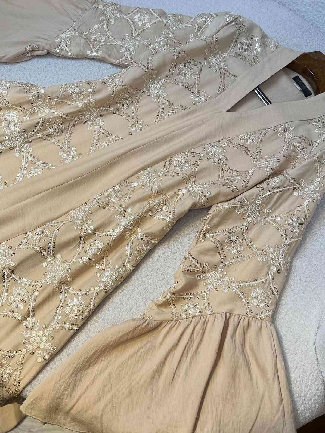 الــسعـر20الـف💛✨
القياسات(L,xl,2x,,3x)

للحجز و الاستفسار التواصل على الأرقام واتس اب 
***********
***********
***********
***********

توصيل بغداد  5000
توصيل محافظات  5000

