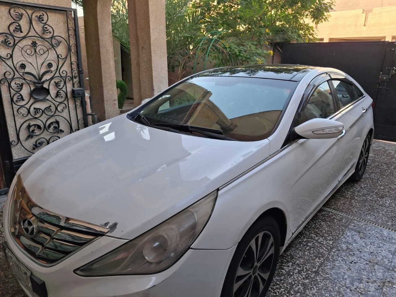 بغداد - شهداء البياع
سوناتا موديل 2011 خليجي مكفولة من الضربة و الصبغ بيها اماكن بارد فقط 

السيارة فول مواصفات بانوراما و بصمة و كشنات كهرباء
مكينه 2400 دوش 

مكانها بغداد / شهداء البياع

السعر / 118 ورقة و بيها مجال

***********
