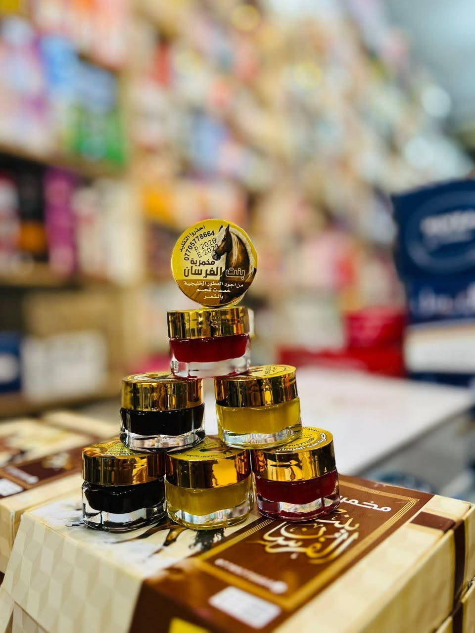 السلام عليكم بنات اني اشتغل كوزمتك  مواد تجميل مكياج عطورات كله ماركات عالميه اصليه 😊اشتغل توصيل محافضات كل الي عليج تابعيني وتطلبين ويوصلج لباب البيت رقم الهاتف ***********مكاني تكريت البوعجيل

