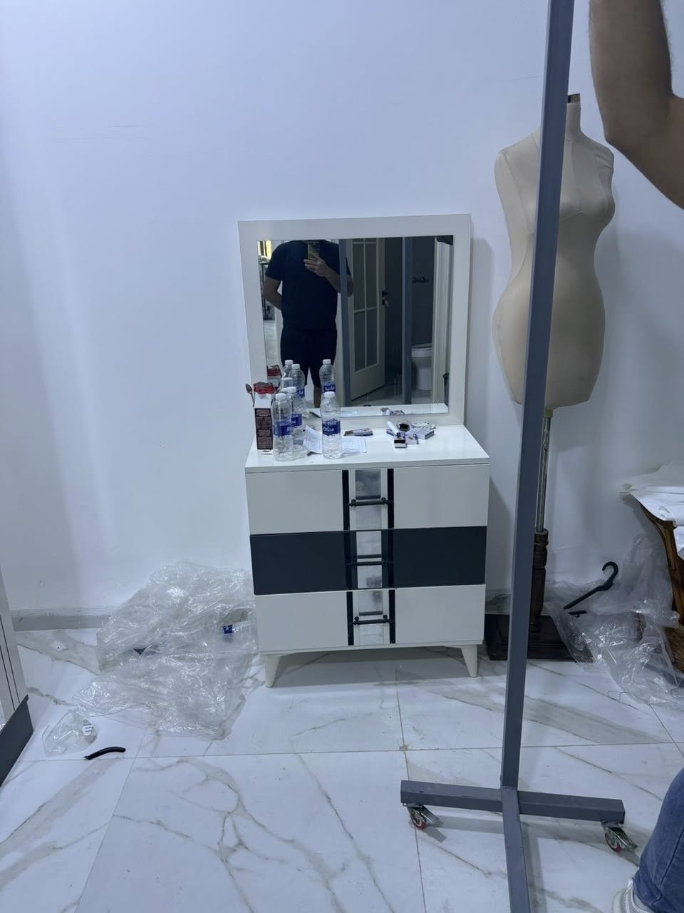 مرحبا غرفة نوم جديده كلشش شخط مابيه استخدام قليل جداً مع فراش جديد نفرين للبيع مكاني بغداد


**إذا كنت صاحب هذا الإعلان وتريد حذفه لأي سبب، رجاءا أرسل رسالة إلى الدعم الفني**