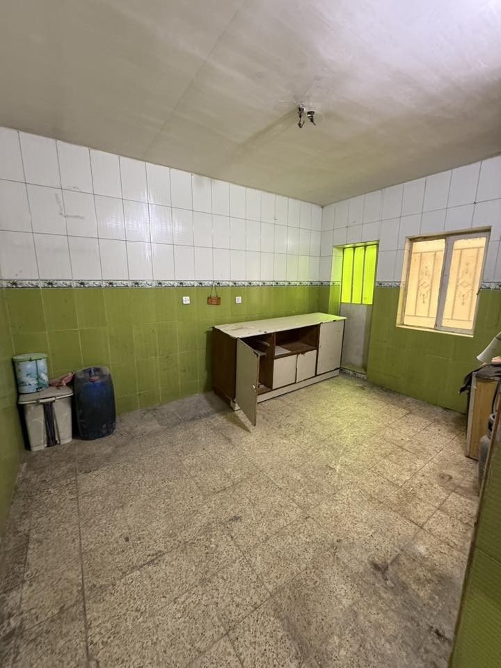 دار للايجار منطقة الامين
نهاية شارع النواب قرب تقاطع الزهور

مساحة 128م
8x16

يحتوي على كراج سياره
استقبال
هول
حولي و صحيات عدد 2
مطبخ
و غرفة نوم واحدة

البيت نظيف جداً و بفرع هادئ
ايجاره 600 الف و بيه مجال

للتواصل 
***********
