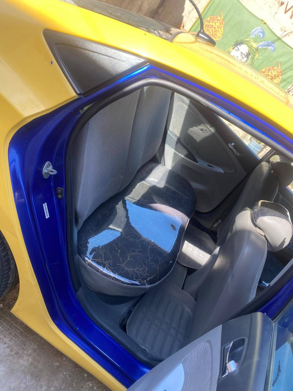 السلام عليكم اكسنت وارد أمريكي موديل 2012 الحادث فقط جاملغ امامي محرك 1600 مكينه جديدة صارله ثلاث اشهر من شاده كير جديد تخم تايرات جديد دوشمه جديد السيارة مصفره هيئة وغرامات والسيارة بأسمي التحويل ثاني يوم 
السعر 85 بيه مجال 
العنوان بغداد الكفاءات العبيدي
الرقم ***********
