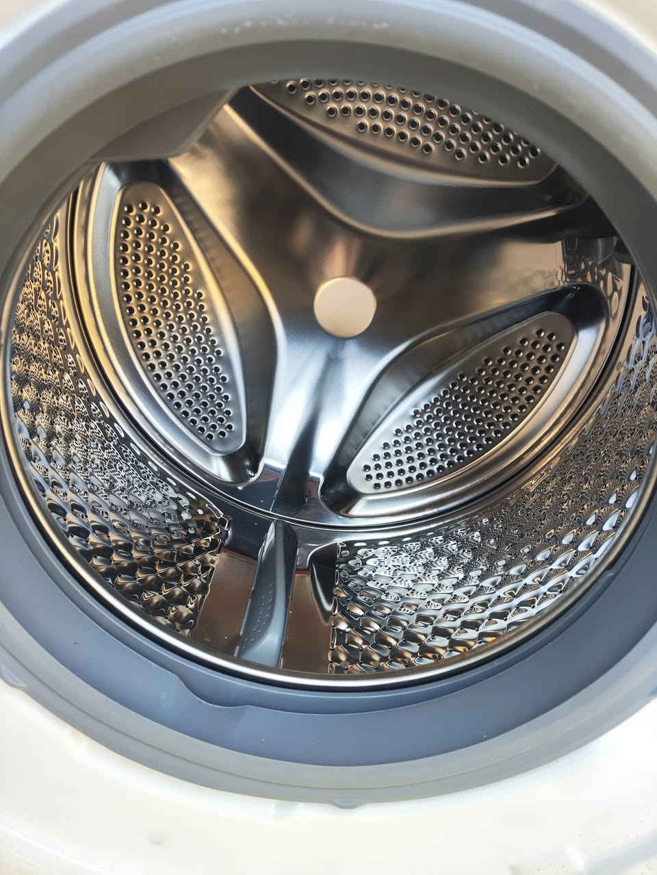 السلام عليكم
غسالة ملابس من نوع LG. 
الموديل: LD-4-WM2.
سرعة الدوران: 1400 دورة في الدقيقة (RPM).
تتميز بوجود نظام ذكي (SMART) وخدمة ضمان ودعم فني.
تم تصميمها لغسيل قوي ونظيف.
بعدهي جديدة مامستعمله أبد اخذتها ب540 واريدها ب425


**إذا كنت صاحب هذا الإعلان وتريد حذفه لأي سبب، رجاءا أرسل رسالة إلى الدعم الفني**