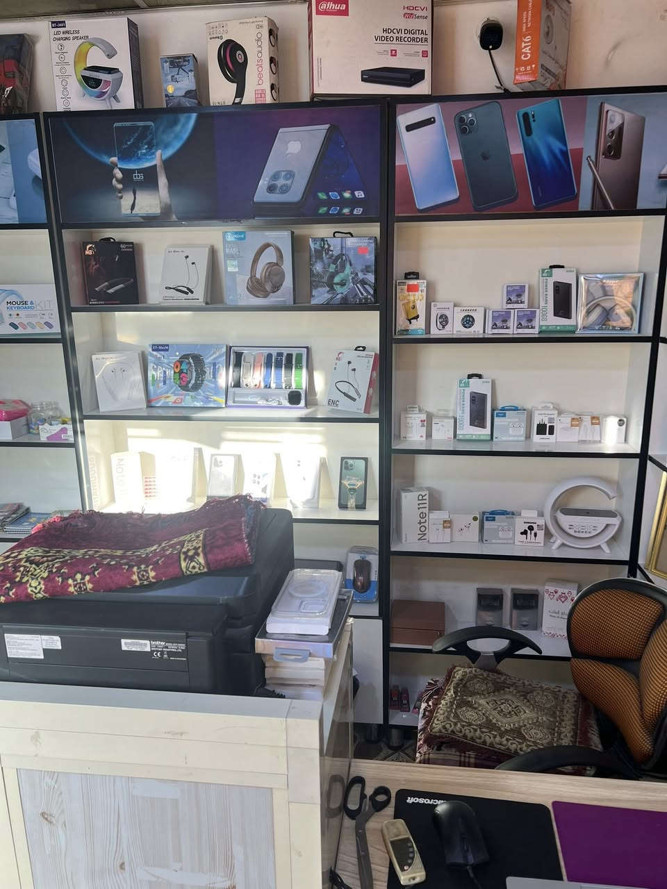 سلام عليكم مكتب للبيع 

8 فاترينات
ميز ++ جام خانه
شاشة
++ طابعتين وحده كانون 410 للسحب سريع 
ثانيه برذر 820
طابعه صور 
هيتر كبس
لابتوب 
اكسسوارات
سبلت 
مبرده
وبعد بي هواي شغلات
سبب بيع عدم تفرغ
تعال اجرده جوه جملة وتدلل
الخالديه حي الشهداء 
رقم
***********
