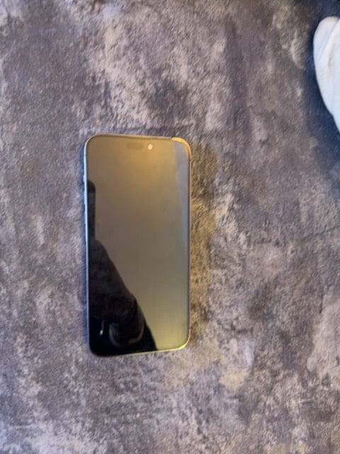 ايفون 14 برو ماكسلون بنفسجي ذاكره256فقط مبدل شاشه اصليه بطاريه 92
 العنوان السيديه