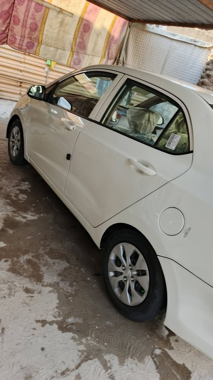 سلام عليكم هونداي اي تم سياره جاهزه من كل النواحي مكينه 4سلنتركير AT رقم بغداد تحويل ثاني يوم سياره كلش حلوه  ناعمه بالخير على الي يأخذه استخدام شخصي السعر80بيه مجال بسيط مكان السياره بغداد الكرخ الهاتف ***********
