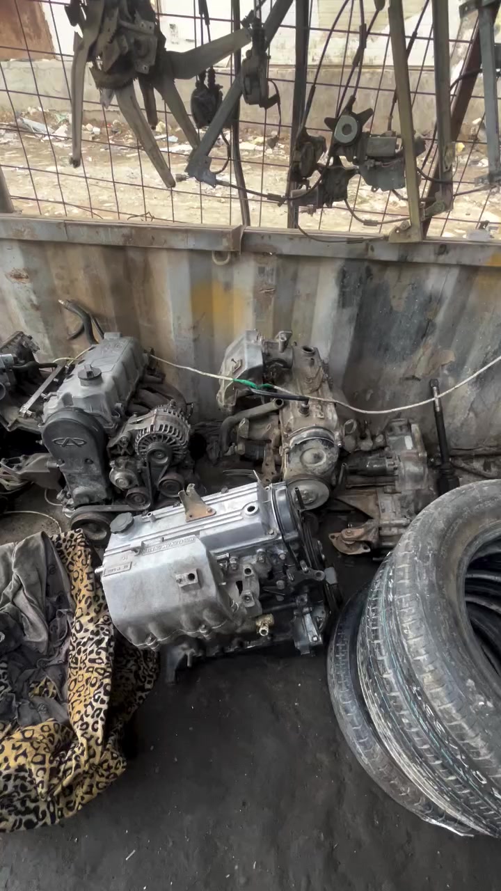 سلام عليكم 
متوفر غراض تفصيخ جميع سيارات الايرانيه والكورية 
ومتوفر جميع مكاين وكيوره
 سايبا طيبه بيجو بارس سمند 
ومتوفر تحويره كامله كورلا نحله ومكينه كورلا  ام جف 
متوفر غراض شيري A5 
وعراض شيري كوين 
وتفصيخ سياره كامله QQ 
موقع كراج 
قوس بغداد منطقة النتصار مقابيل مقر الحشد 
بداره ابو كرار 
رقم الهاتف ***********
