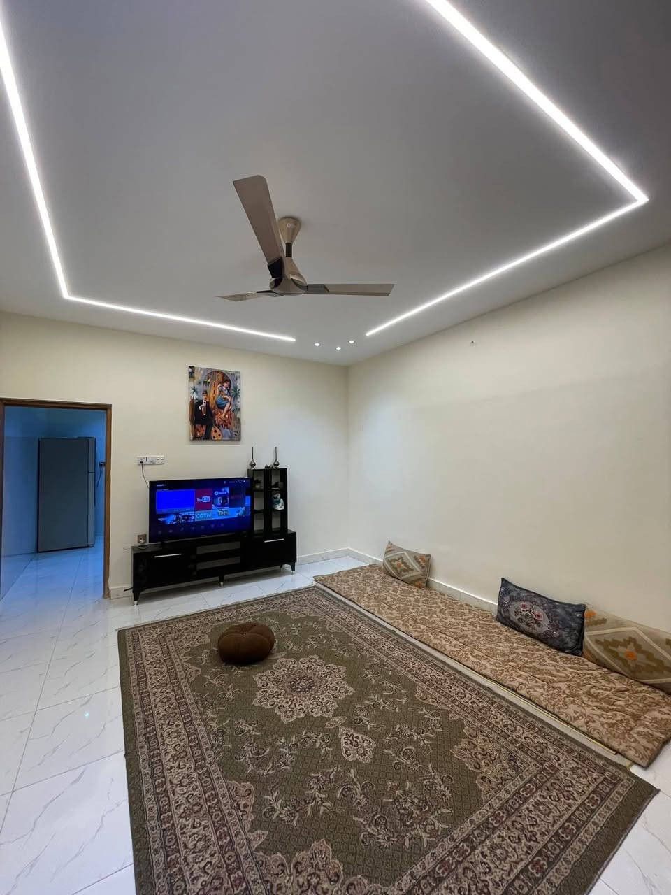 دار سكن للبيع الدوره حي الوادي
120 متر واجهة ٦ متر ثلاث غرف نوم مع ثلاث حمامات 
مسلح بالكامل محدث الان .
للاتصال .***********

