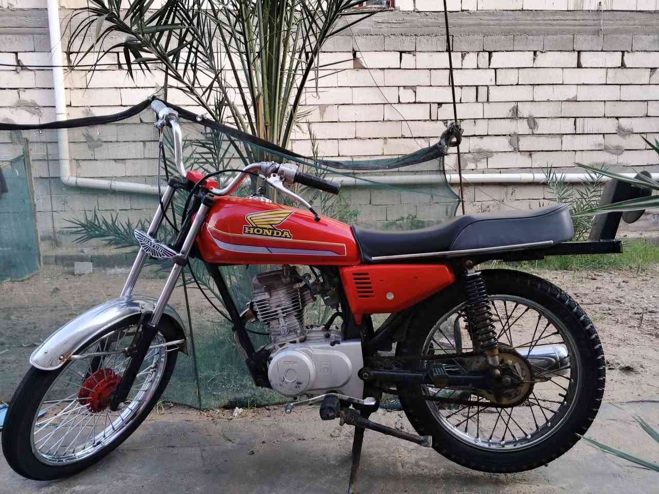 دراجة للبيع فقط تعمير محرك نامة مكفول لا مفتوح ولا شي دراجة كاملة اي نقص ما بيهة تاخذهة ربع ماذب عليهة السعر 500وبيهة مجال ادوات مكفولة من السرقة مكاني البصرة ابو الخصيب ***********وتساب
