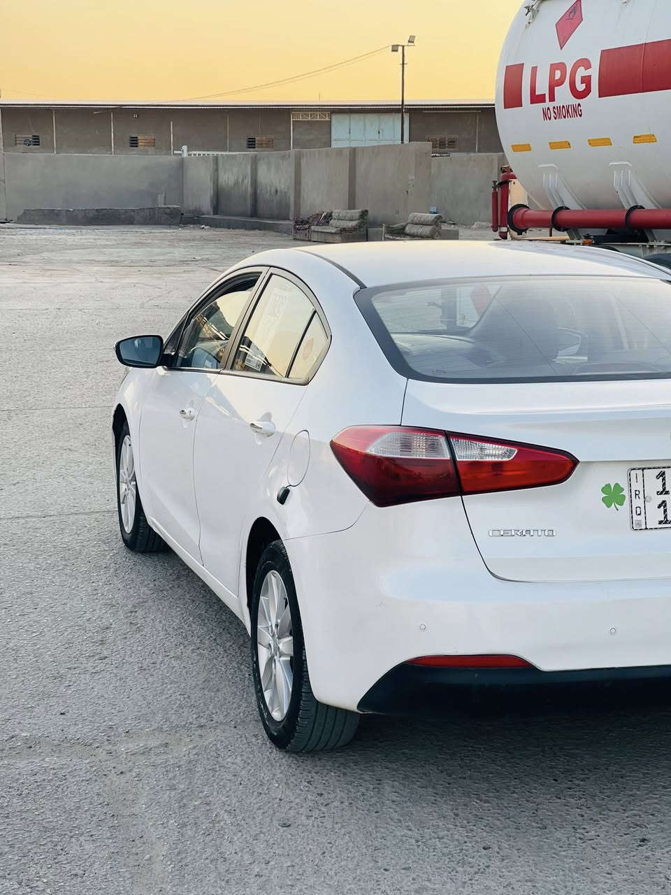 السلام عليكم سيراتو موديل 2016خليجي رقم بغداد دولي بيه تلث قطع كلير مكفوله من الضربه والفتح الباقي مكفول مواصفاته تحكم ستيرن شاشه كامره حساس خلفي اشاير بل مري لد نهاري مكينه1600دوش سياره جديده وجاهزه مابيه اي نقص كير ومكينه تبريد حداديه كله مكفول السعر 106الشراي يتصل مكاني بابل مركز الحله ***********
