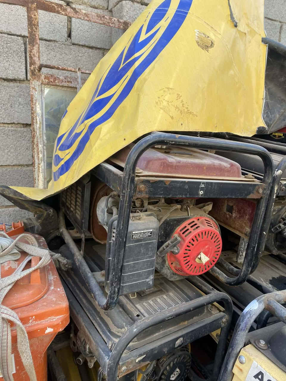 السلام عليكم توفر اليوم وجبه مولدات مستعمله للبيع السعر من 100 ال125 المكان مقابل مرطبات الداهري سكله محمد للاستفسار الاتصال على الرقم ***********
