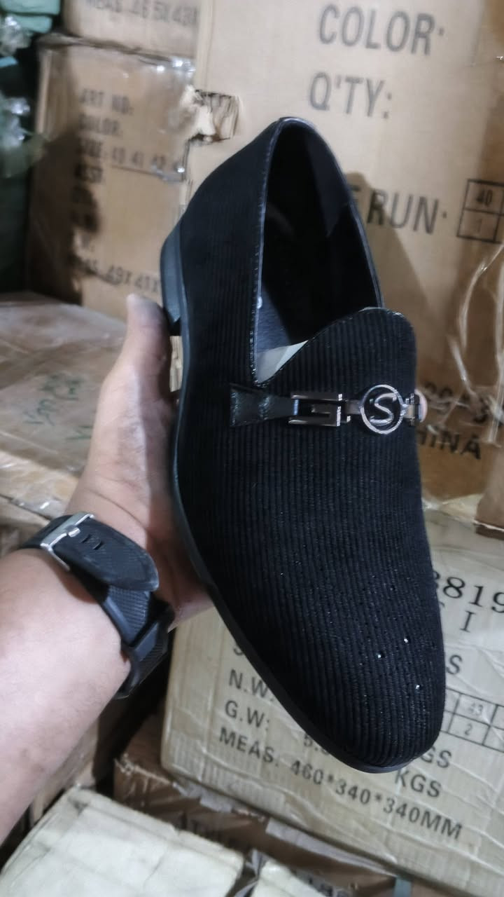 شلعه رجالي
الكارتون 8 قطع 📦
من 40 ال45 👟👞
بضاعه استندر 💯
سعر القطعه 6 الاف 🕺 
يوجد توصيل 🚖
***********
