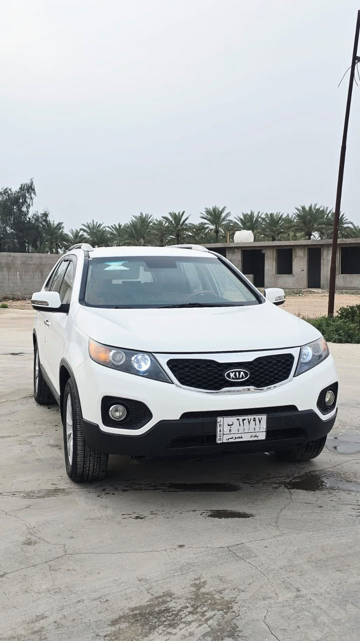 السلام عليكم 
سورنتو موديل 2012 خليجيه 
كير ومحرك بحاله جيده 
بيها صبغ بلجنطه 
شاشه تحكم مقود جهتين ثلاث قطع تبريد 
4 سلندر 2400 دوش 7 راكب 
رقم بغداد سياره حلو ونضيفه 
مكاني بغداد اليوسفية ناحية الرشيد 
السعر 134 وبي مجال بسيط 
*********** غيث الحميري
