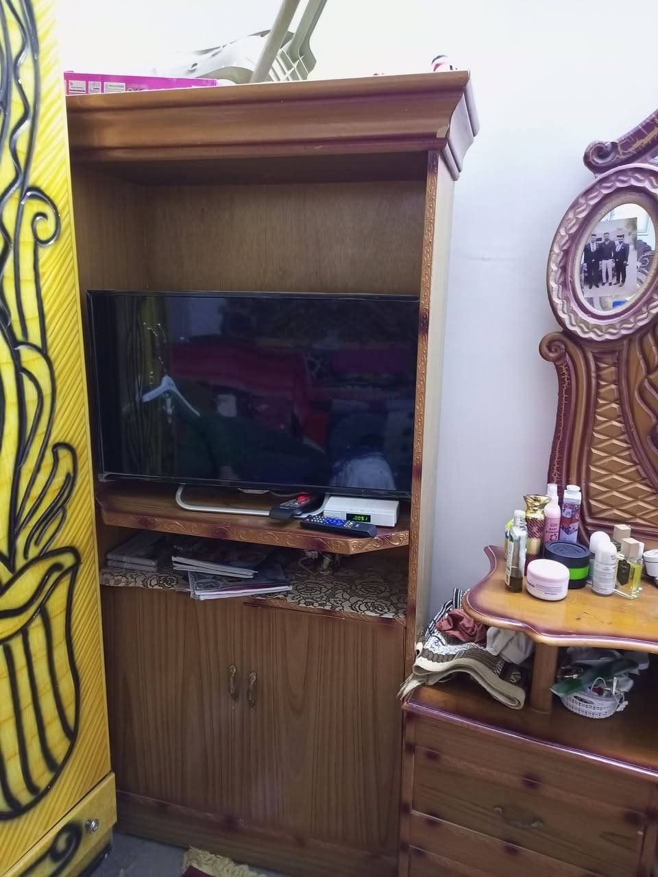 #مكلف_بالنشر ... غرفة اخشاب للبيع كامل مثل ما بصوره 
الاستفسار خاص .. أو اتصال على رقم ***********
