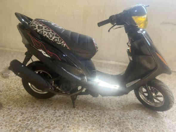 السلام عليكم للبيع ماكس عدله بوشه 49مكينه بلادي ناعمه كلش شلعه معدل خير من الله كفرات ختم واحد بيها ويل نجمه كهربائيات كلها شغاله لايتات عالي ناصي نكره سلف الدراجه جديده كلش ومابيها نقص 
المكان بغداد الشعب 
السعر 750وبيها مجال
استفسار ***********
