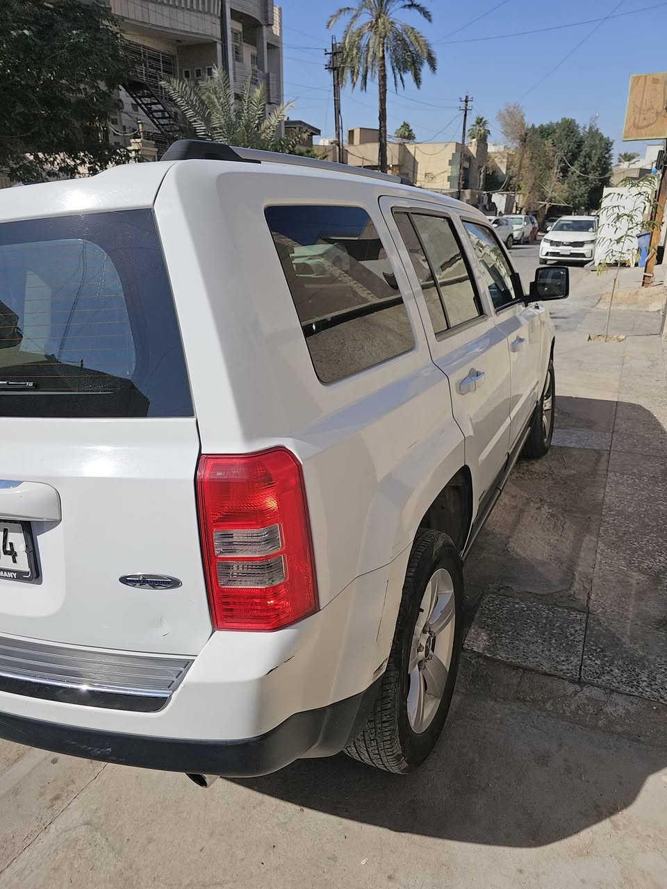 السلام عليكم. باتريوت موديل 2017 فئة لاتيتيود. فور ويل. فتحة بالقمارة. كرسي السائق كهرباء وتدفئة بالكراسي الامامية. محرك 2400 رقم دولي السنوية بإسمي ولغاية شهر 12 2028 .مكاني بغداد .الحادث أمامي بنيد وجاملغ ايمن. السعر 100 وبيها مجال .الاتصال *********** .متوفر واتساب
