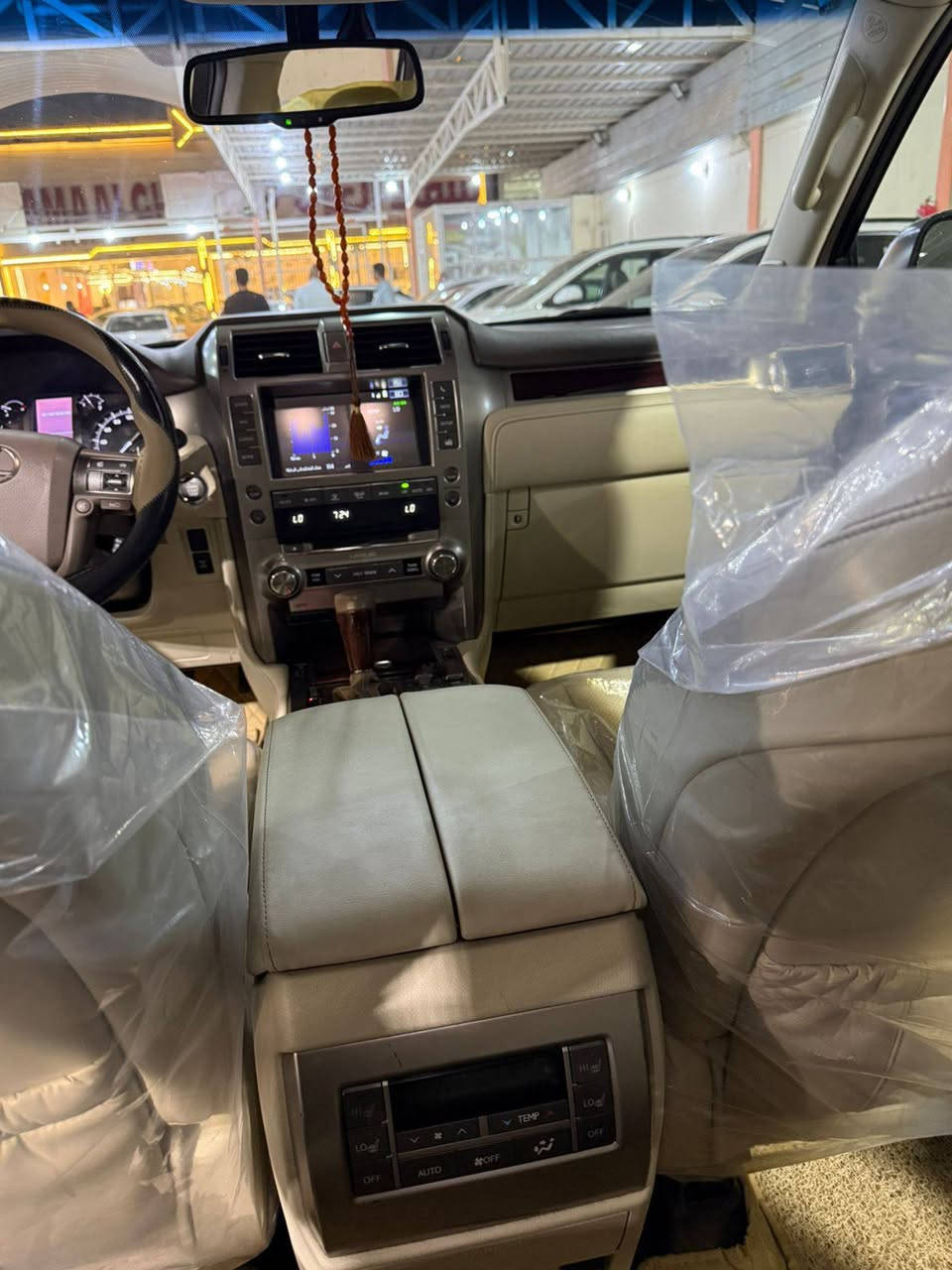 لكزز GX460
موديل 2018 بريم بريم اصل باب اول 
 سيارة داخل ابيض اوف وايت
رقم سليمانية بسمي هزة فحص جديد 
مواصفات 
جكات 
شاشات 3 بلاديات
رادار امامي + جانبي
كشنات حار + بارد + ثنين كراسي كهرباء
كشن سايق خزن مموري
اربع كامرات 360 
ستيرن كهرباء خزن + ستيرن تدفىء
اتو بارك تصفط وحدهي
13 سماعة + دمام 
كشنات خلفية كهرباء 
تشغيل عن بعد 
فتحة بل سقف
ريموند شاشات 
بصمات اثنين مع كودات 
اعلى مواصفات بل لكزز فول للأخير *********** مكان نجف تفاصيل أكثر اتصل بسمنه تحول او وكاله
