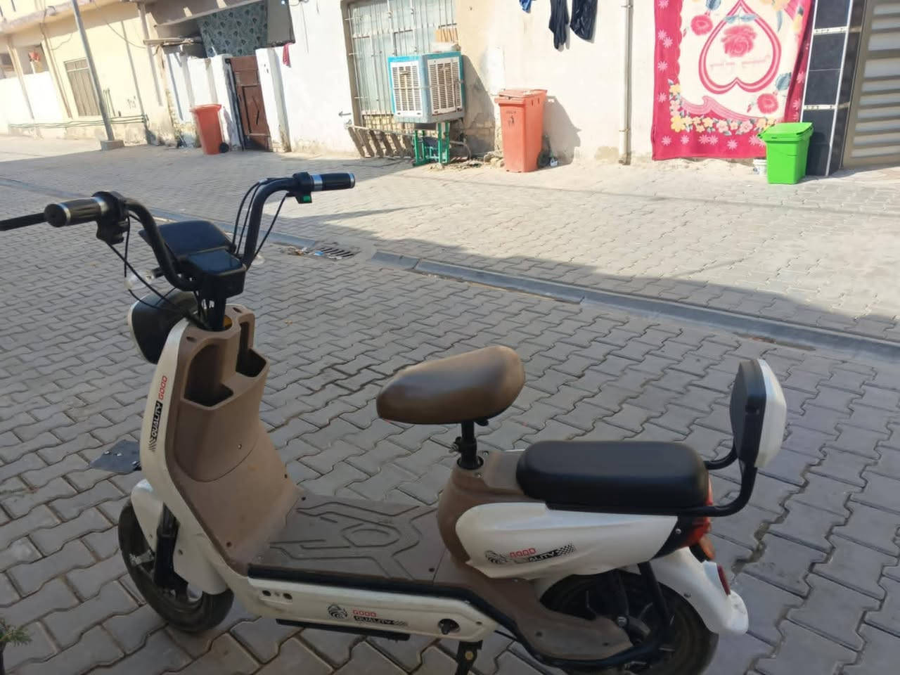 دراجه شحن نظيفه السعر 
250وبيها مجال عنوان كريميه
***********
