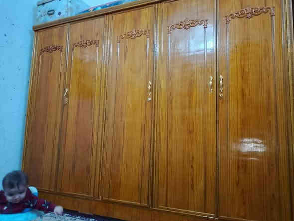 السلام عليكم غرفه جديده مستعمله شيء بسيط خمس بيبان ص متواجد على الواتساب ***********
