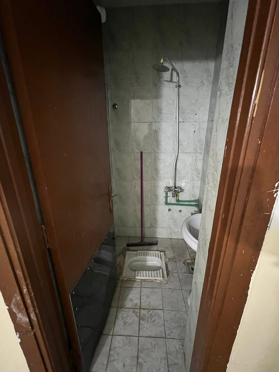 للايجار في السيدية 

شقة طابق اول تحتوي ع صالة ومطبخ وغرفة نوم 

ايجاره 500 الف قفل

للاستفسار ***********
