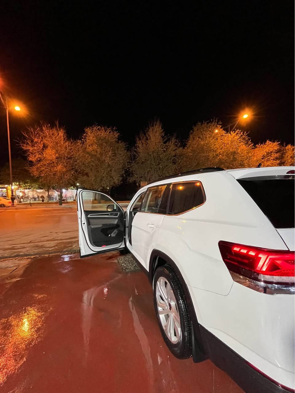 ڤۆلکسواگن ئەتلەس مۆدێل ٢٠٢١ بۆ فرۆشتن مواسەفەت se ٦پستن فول فول 
٤٩ هەزار مایل ڕۆیشتووە
دەبل ئەکسل و ٤ مۆدی لێخورین و گوشن vip و پانۆرامە 
چاملغی پشتەوەی سایەقی و بستێک دەرگای پشت سایەق بۆیاخە
*********** سوران, أربيل
