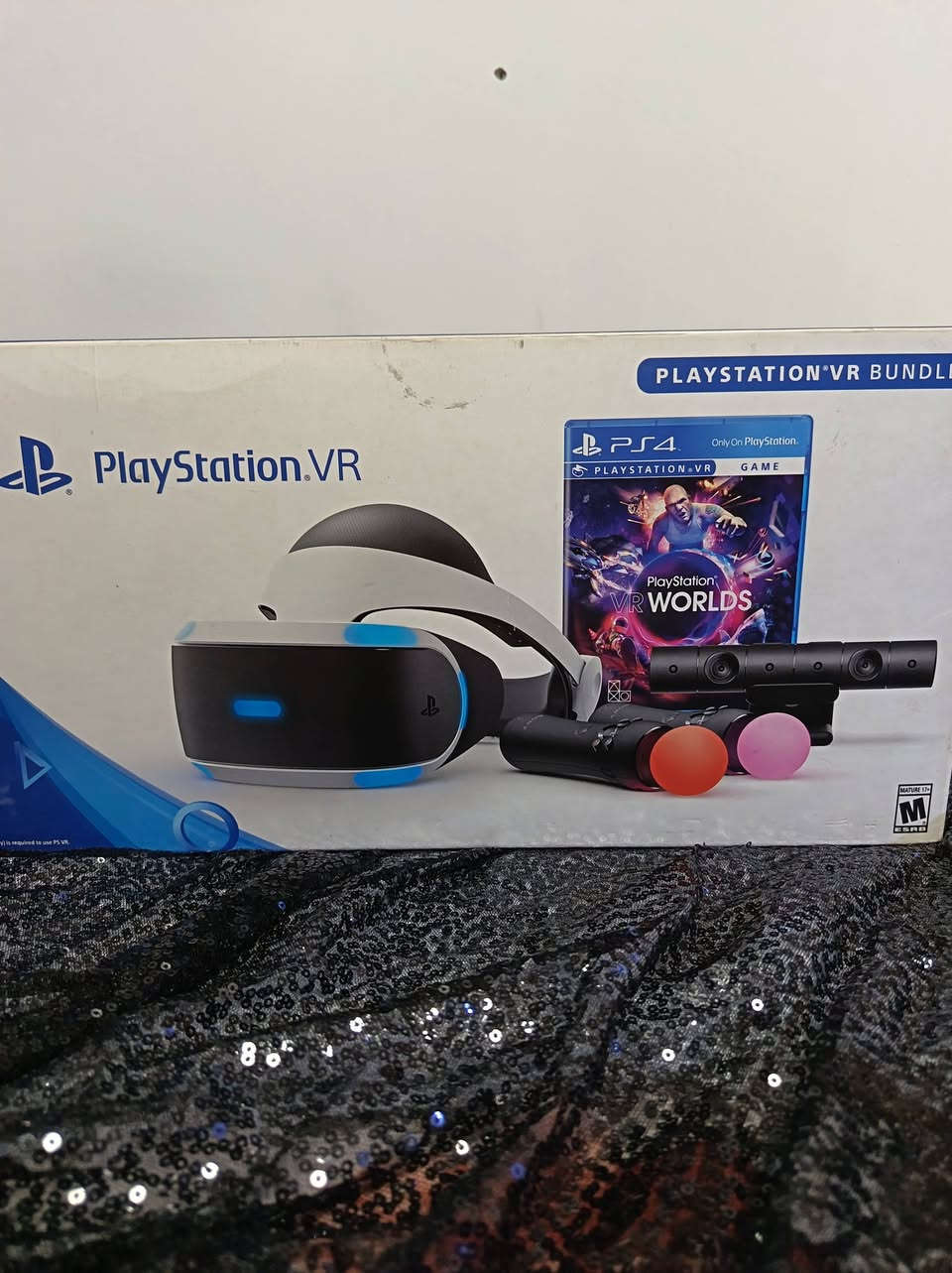 السلام عليكم 
عندي مناظر VR  مال بلي4 
مستعمل نظيف بعده بل باكيت
وياها يدات ثنين و كامرة و أقراص ثنين
كل شيء كامل بيها وايرات ما وايرات 
السعر 280 ألف 
مكاني بغداد 
*********** 
واتساب
